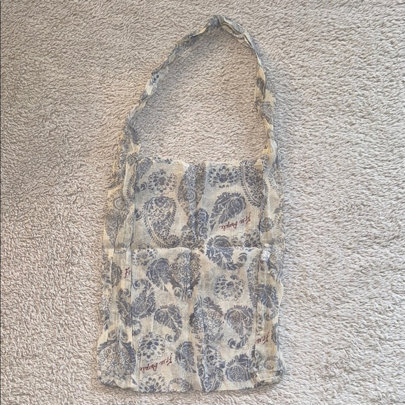 👜 Lightweight Canvas Shoulder Bag – Light Blue & Cream Paisley Pattern - Picture 1 of 6